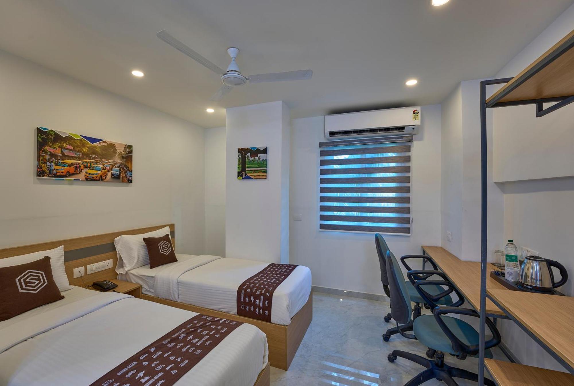 Hotel Sapphire Club Hub Kochi Exterior foto