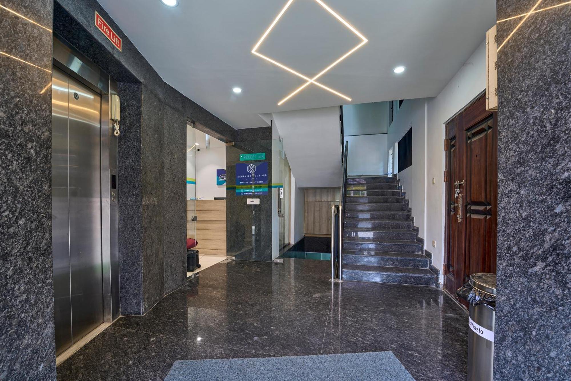 Hotel Sapphire Club Hub Kochi Exterior foto
